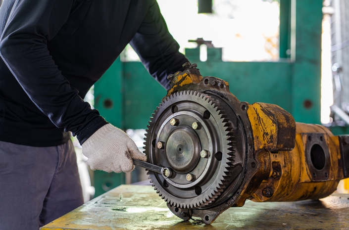 Riparazione motore con ricambi MMT