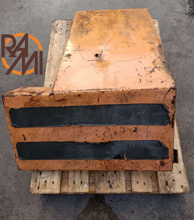 LEFT FENDER E133345 CASE 821 (USED)