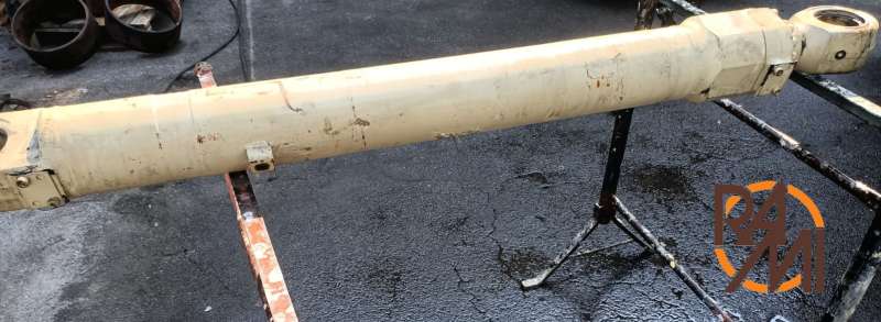 PISTON COMPLETE E8746789 CASE