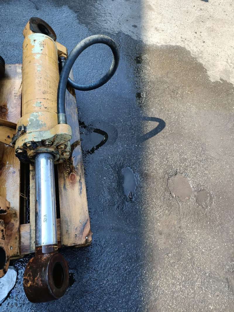 PISTON BUCKET COMPLETE 1343663C1